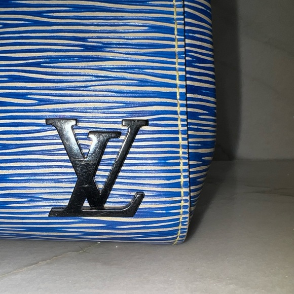 SOLD!!! Authentic Louis Vuitton Cluny BB in Denim Epi Leather - Picture 7 of 16